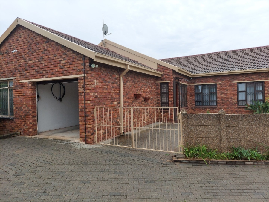 To Let 3 Bedroom Property for Rent in Riebeeckstad Free State